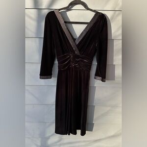 Sandra Darren sz 10 black velour dress